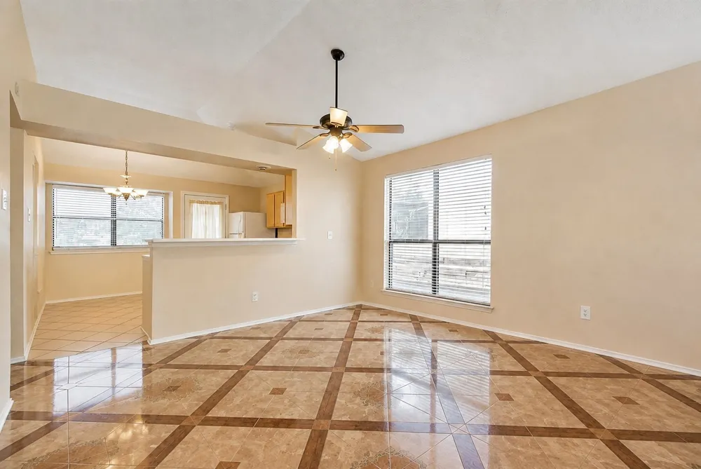 2332 Chestnut Way Bedford, TX 76022