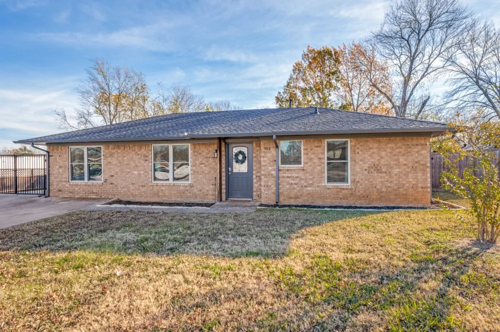 309 S Washington Street Pilot Point, TX 76258