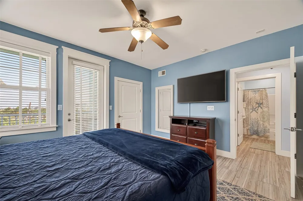 4211 Pointe West Drive #203 Galveston, TX 77554