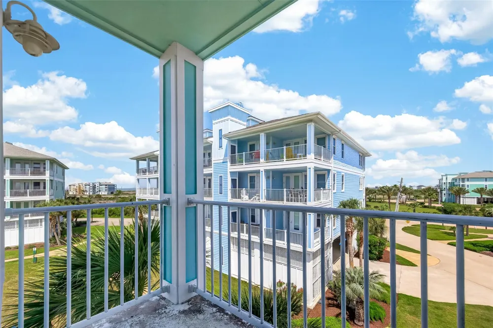 4211 Pointe West Drive #203 Galveston, TX 77554