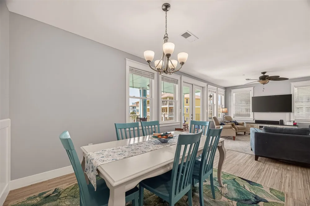 4211 Pointe West Drive #203 Galveston, TX 77554