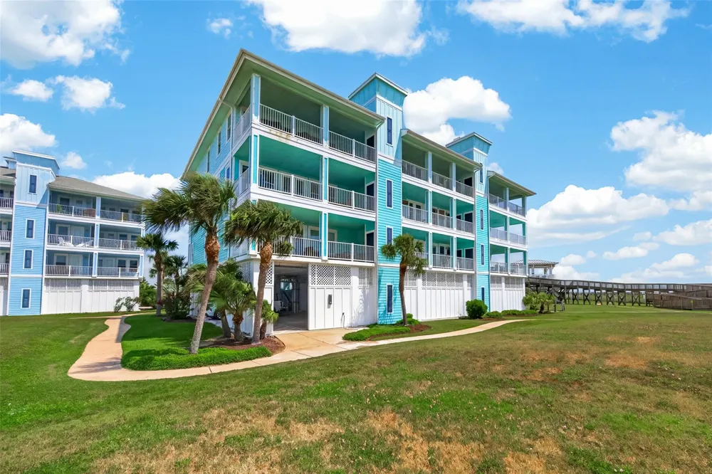 4211 Pointe West Drive #203 Galveston, TX 77554