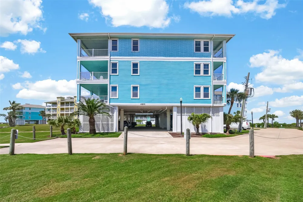 4211 Pointe West Drive #203 Galveston, TX 77554