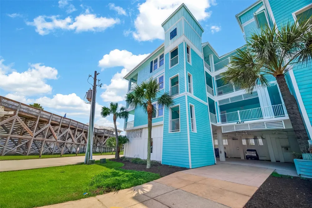 4211 Pointe West Drive #203 Galveston, TX 77554