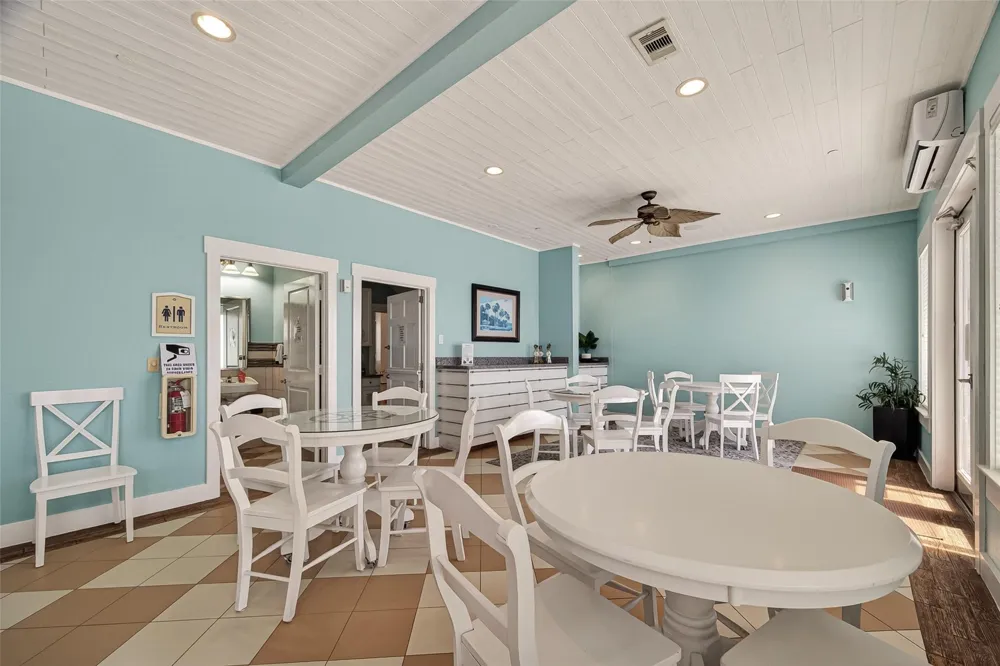 4211 Pointe West Drive #203 Galveston, TX 77554