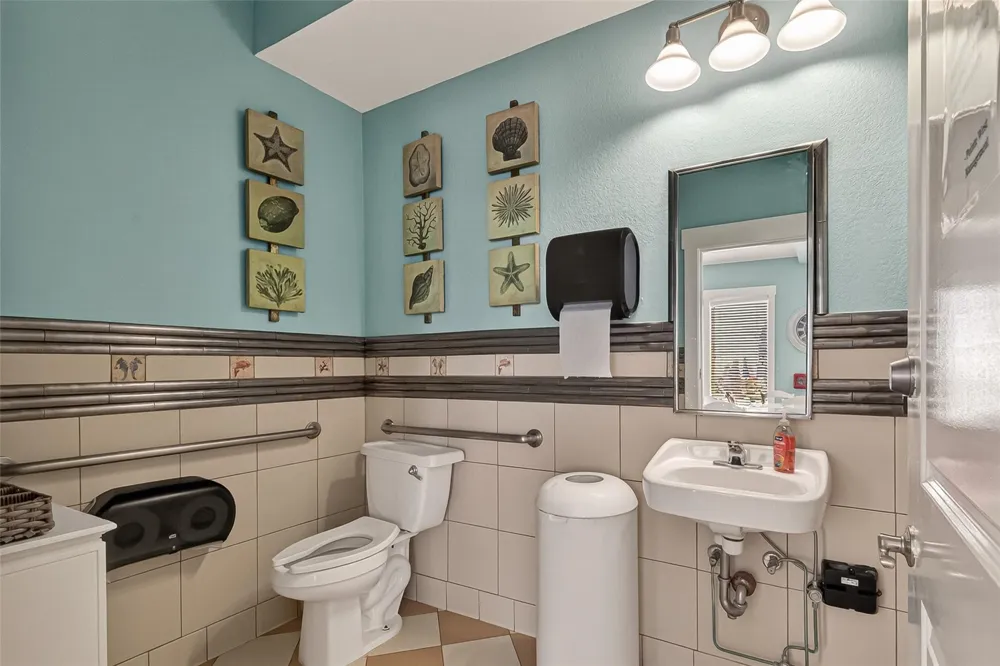 4211 Pointe West Drive #203 Galveston, TX 77554