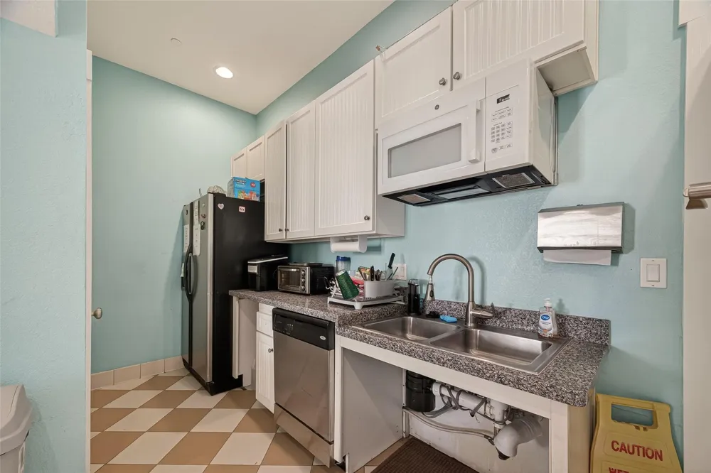 4211 Pointe West Drive #203 Galveston, TX 77554