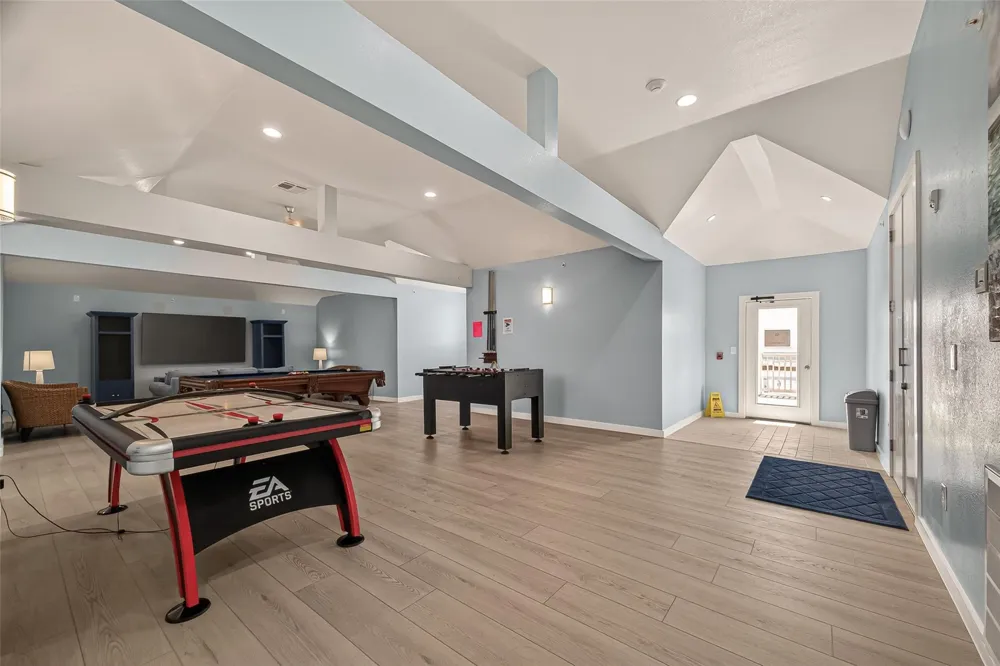 4211 Pointe West Drive #203 Galveston, TX 77554