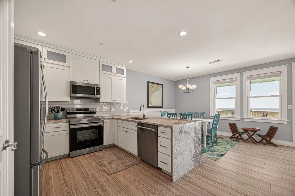 4211 Pointe West Drive #203 Galveston, TX 77554