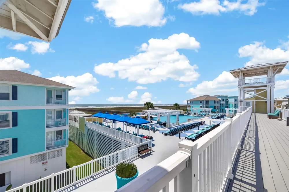 4211 Pointe West Drive #203 Galveston, TX 77554