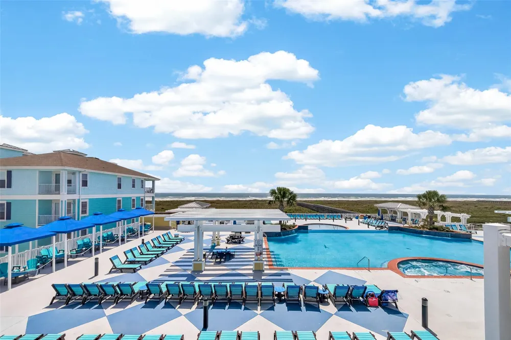 4211 Pointe West Drive #203 Galveston, TX 77554
