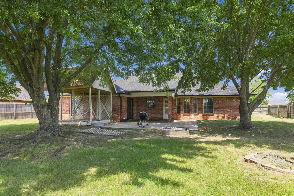 183 Summit Circle Durant, OK 74701