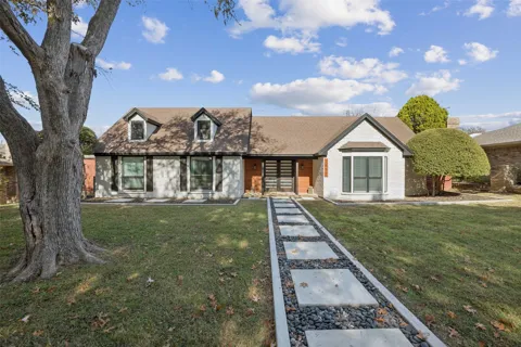 2833 Meadowbrook Drive