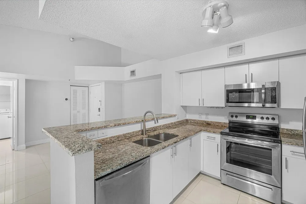 131 Yacht Club Way #307 Hypoluxo, FL 33462