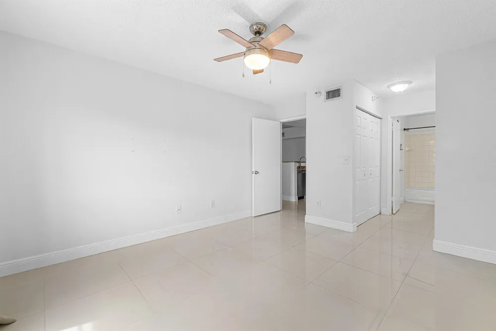 131 Yacht Club Way #307 Hypoluxo, FL 33462