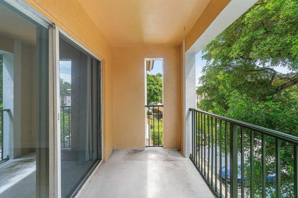131 Yacht Club Way #307 Hypoluxo, FL 33462