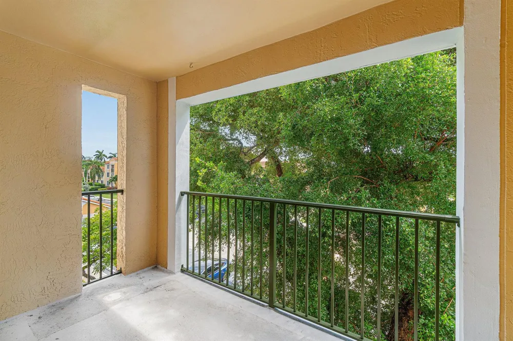 131 Yacht Club Way #307 Hypoluxo, FL 33462