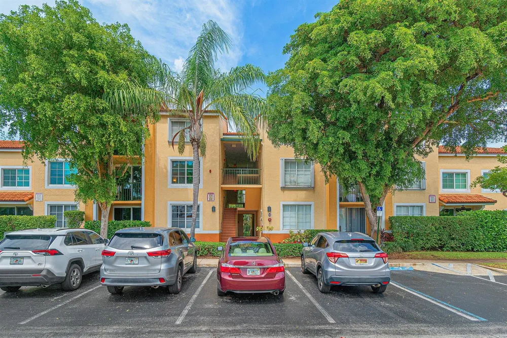 131 Yacht Club Way #307 Hypoluxo, FL 33462