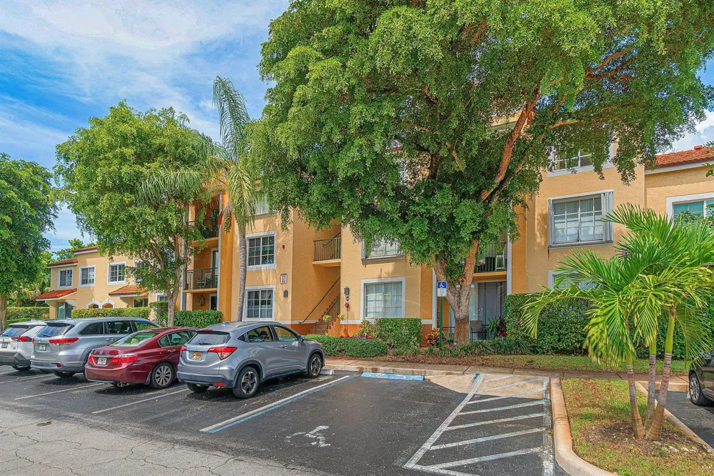 131 Yacht Club Way #307 Hypoluxo, FL 33462