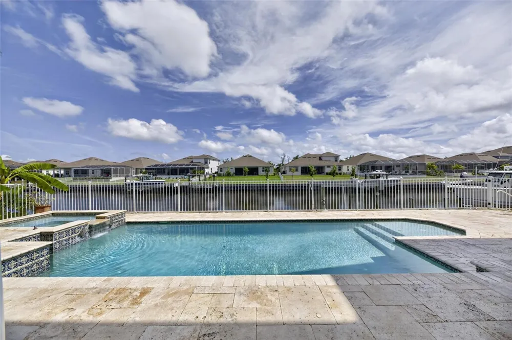 715 ISLEBAY DRIVE Apollo Beach, FL 33572