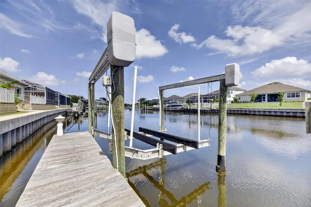 715 ISLEBAY DRIVE Apollo Beach, FL 33572