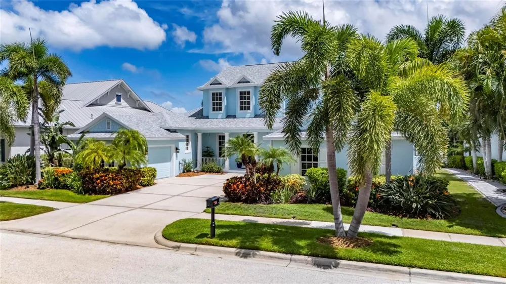 715 ISLEBAY DRIVE Apollo Beach, FL 33572