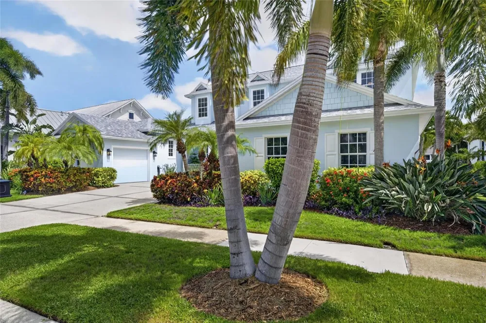 715 ISLEBAY DRIVE Apollo Beach, FL 33572