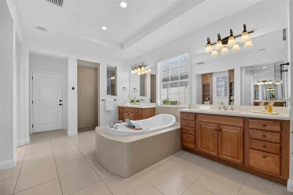715 ISLEBAY DRIVE Apollo Beach, FL 33572