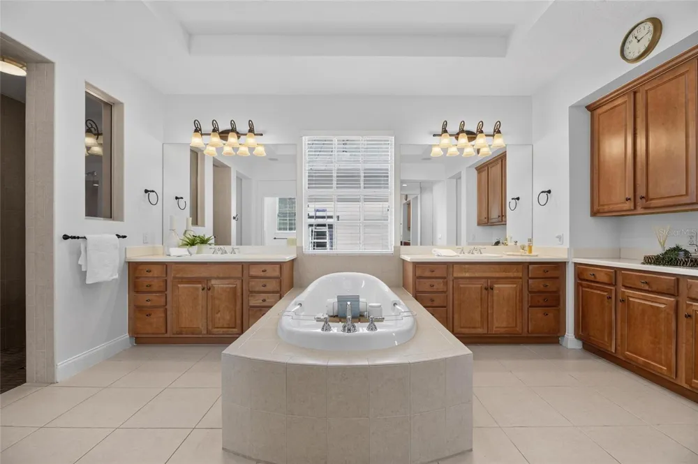 715 ISLEBAY DRIVE Apollo Beach, FL 33572