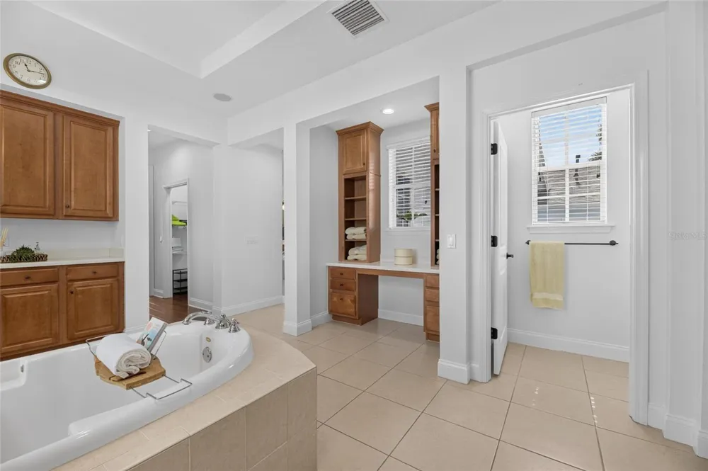 715 ISLEBAY DRIVE Apollo Beach, FL 33572