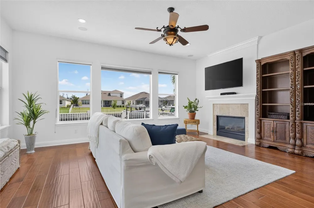 715 ISLEBAY DRIVE Apollo Beach, FL 33572