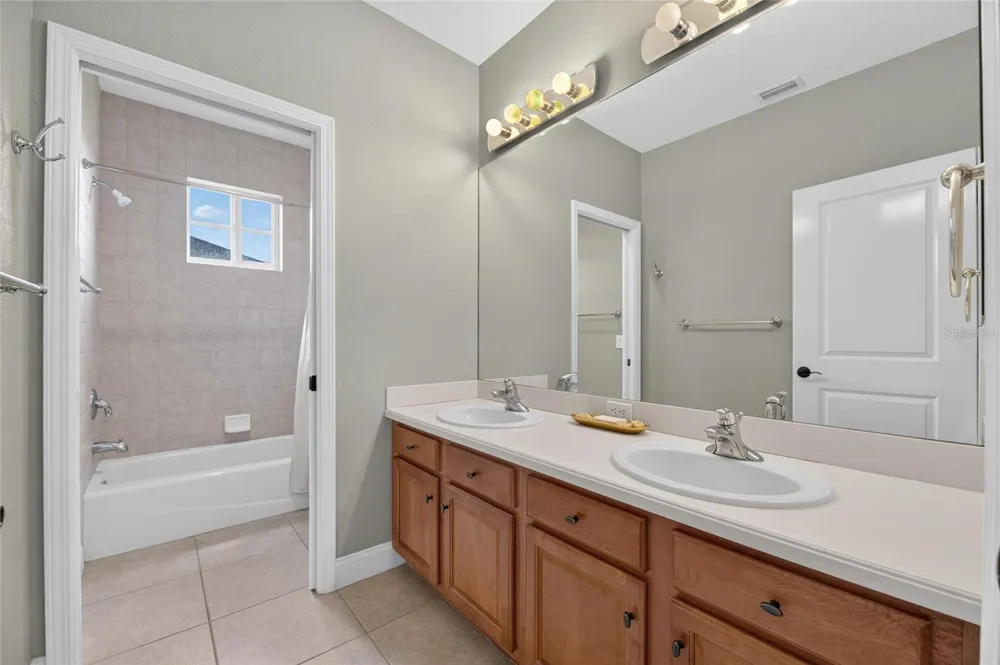 715 ISLEBAY DRIVE Apollo Beach, FL 33572