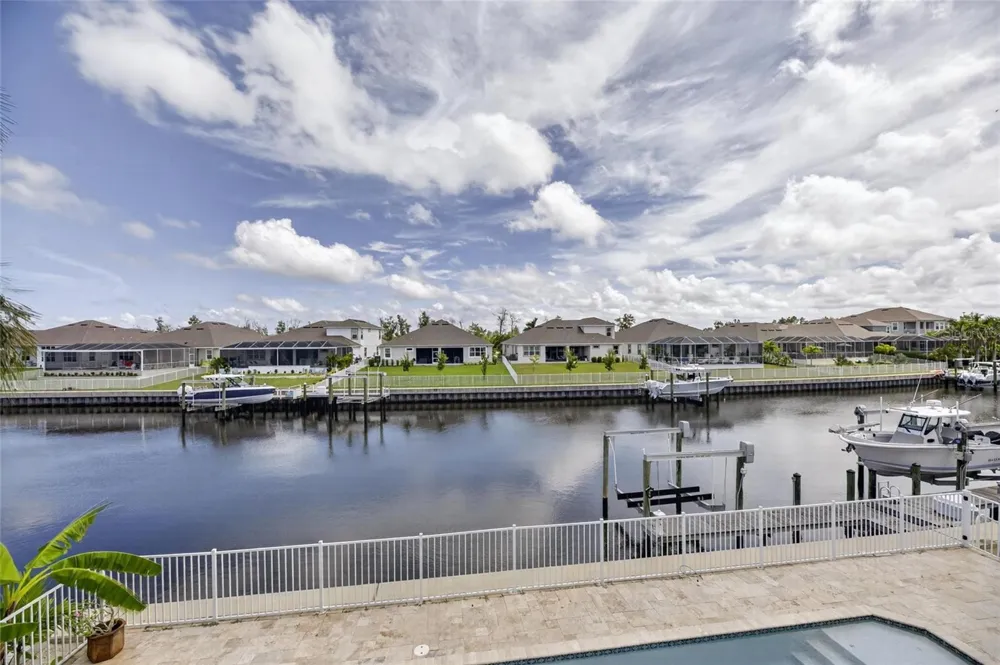 715 ISLEBAY DRIVE Apollo Beach, FL 33572