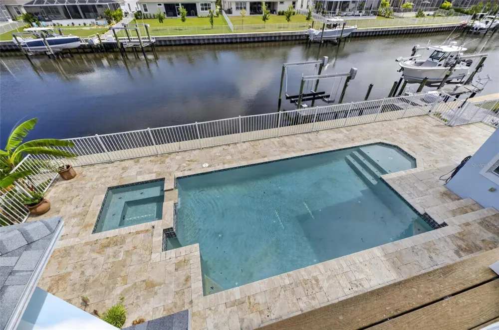 715 ISLEBAY DRIVE Apollo Beach, FL 33572