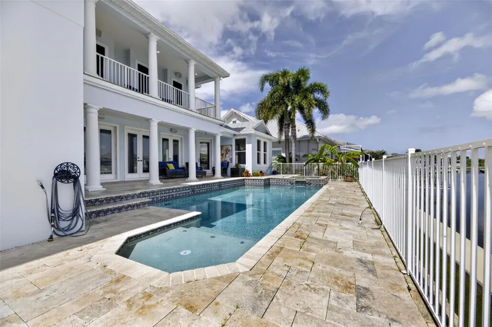 715 ISLEBAY DRIVE Apollo Beach, FL 33572