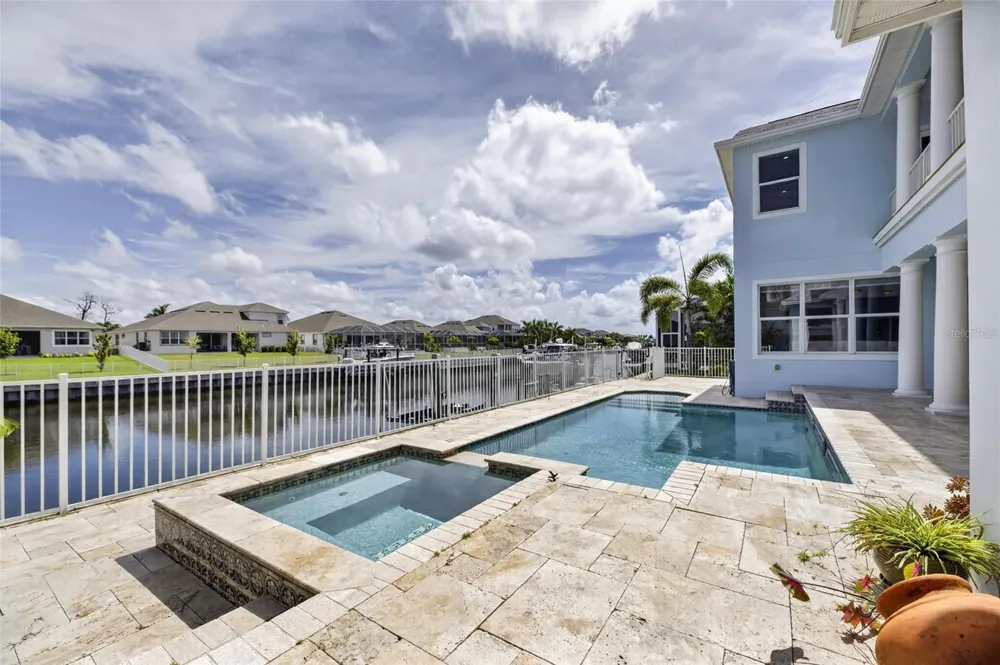 715 ISLEBAY DRIVE Apollo Beach, FL 33572