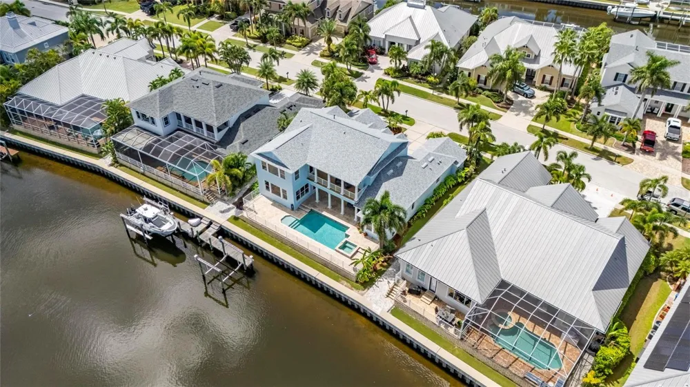 715 ISLEBAY DRIVE Apollo Beach, FL 33572