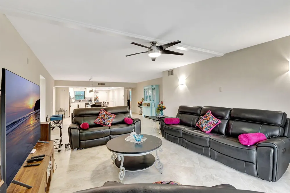 300 A1A Highway #403 O Jupiter, FL 33477