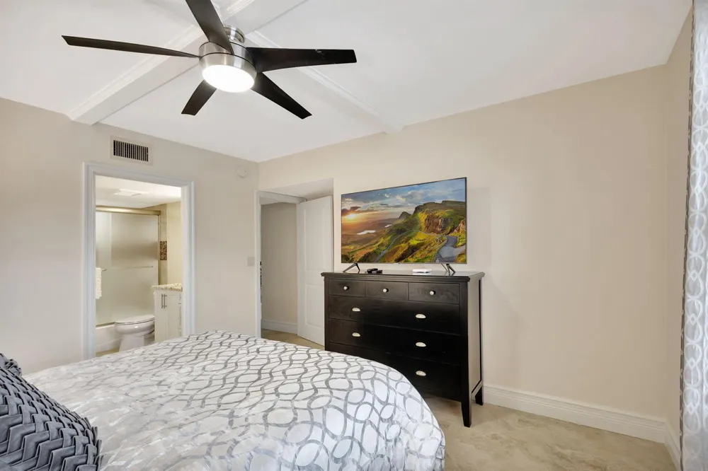 300 A1A Highway #403 O Jupiter, FL 33477