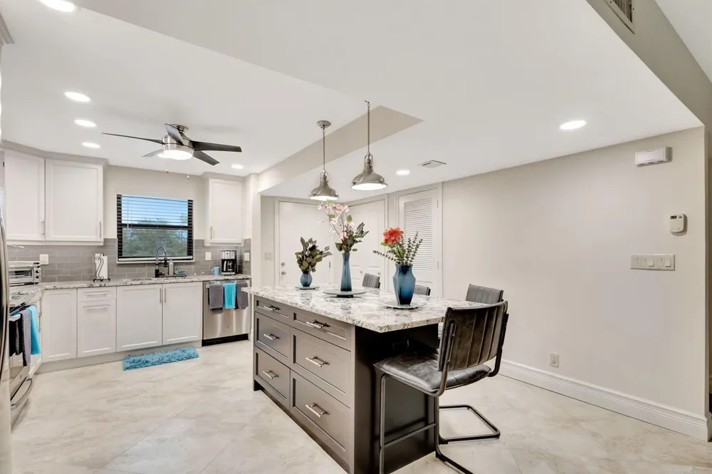 300 A1A Highway #403 O Jupiter, FL 33477
