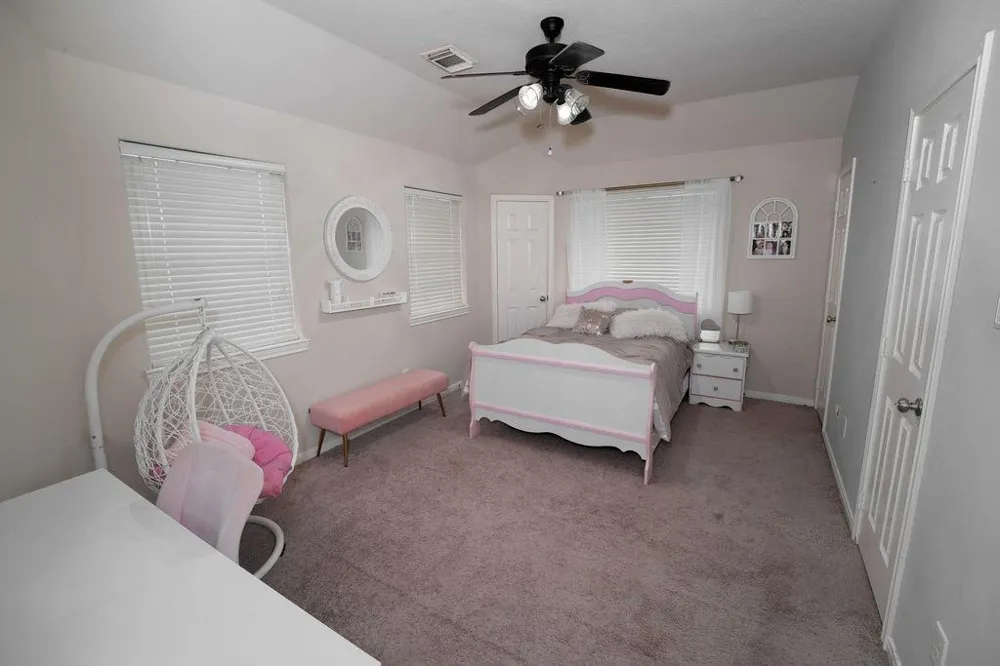 2006 Pebble Lane Friendswood, TX 77546