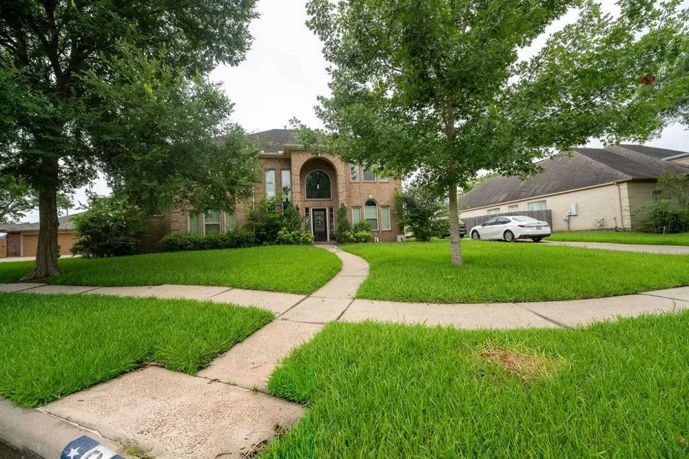 2006 Pebble Lane Friendswood, TX 77546