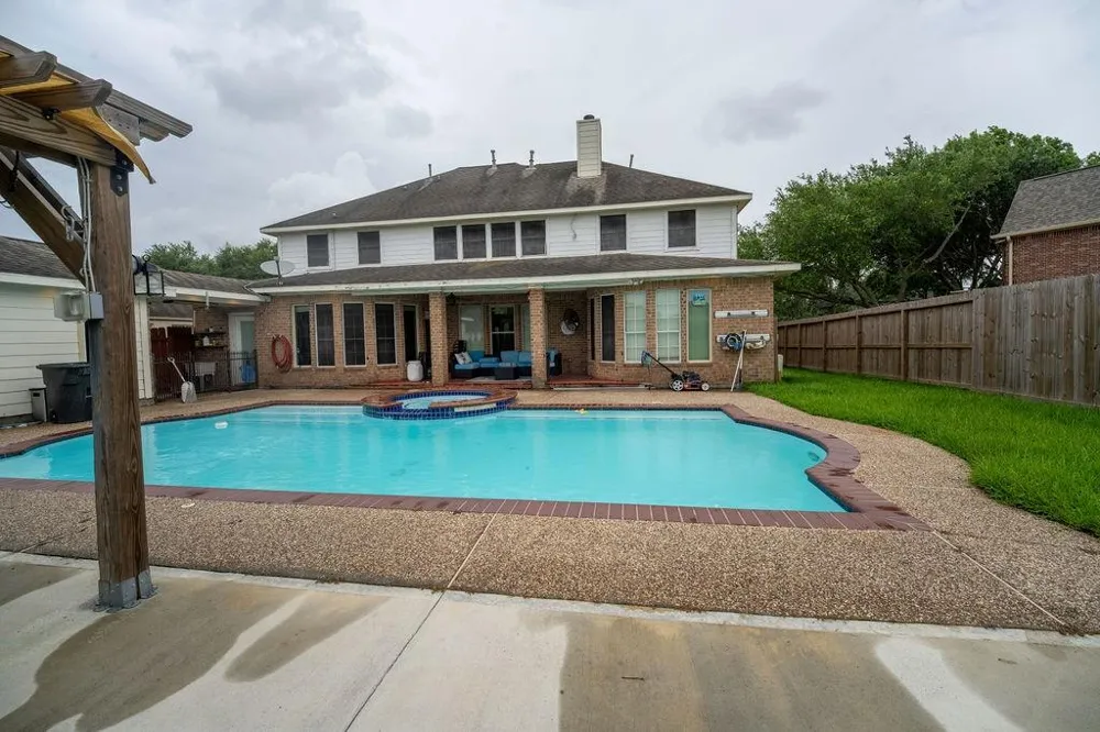 2006 Pebble Lane Friendswood, TX 77546