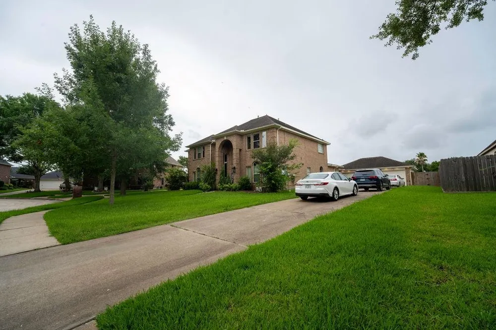 2006 Pebble Lane Friendswood, TX 77546