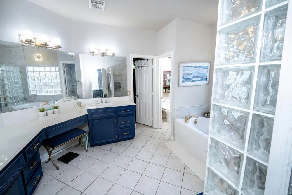 2006 Pebble Lane Friendswood, TX 77546