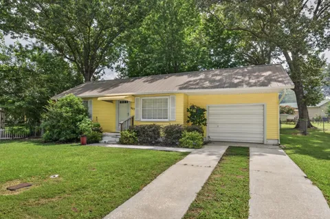 907 Woodland Ct
