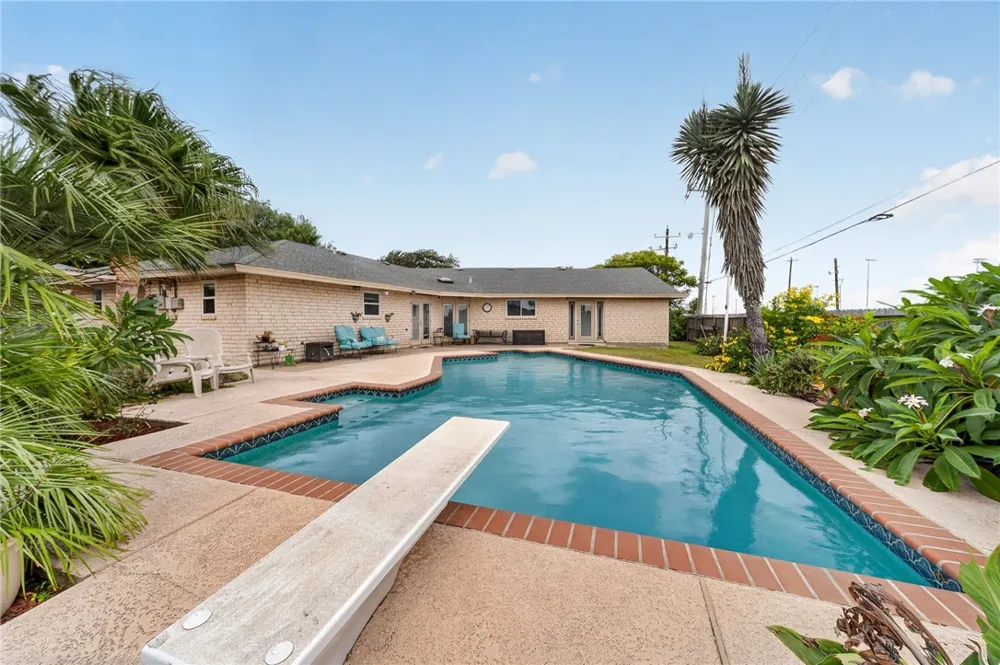 6818 Sahara Drive Corpus Christi, TX 78412