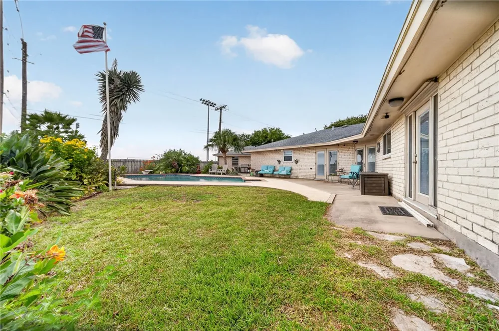 6818 Sahara Drive Corpus Christi, TX 78412