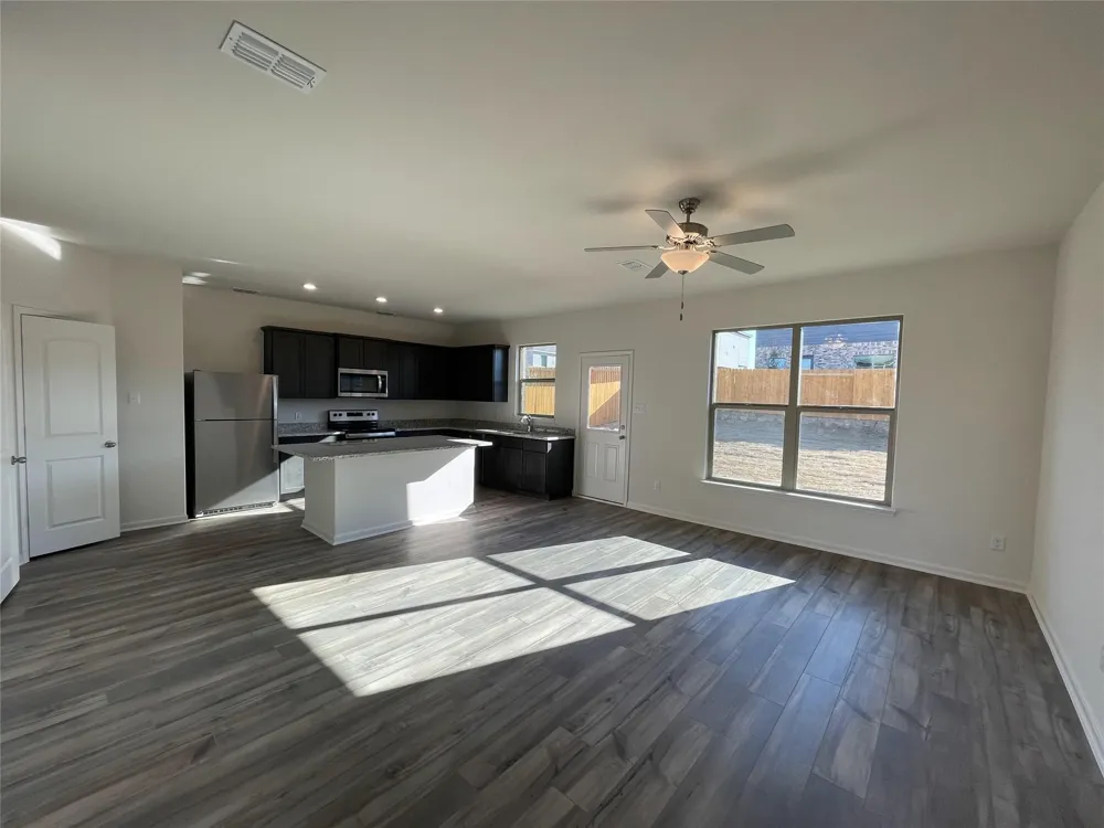 2103 Hialeah Drive Seagoville, TX 75159