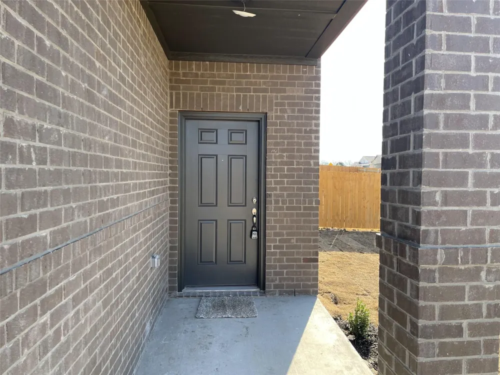 2103 Hialeah Drive Seagoville, TX 75159